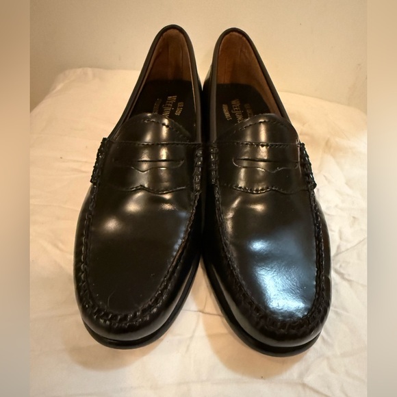G.H. Bass & Co. Whitney Black Loafers - Picture 2 of 16